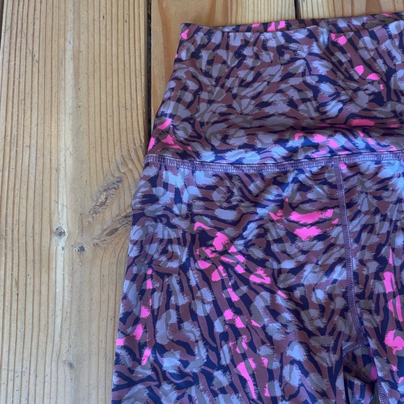 BEYOND YOGA HIGH WAISTED LEGGINGS - Picture 4 of 5